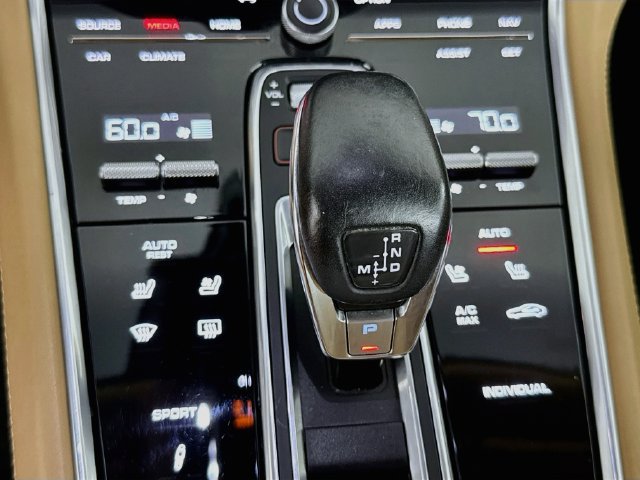 Used 2023 Porsche Panamera 4 Platinum Edition w/ Assistance Package AWD/4WD image 17