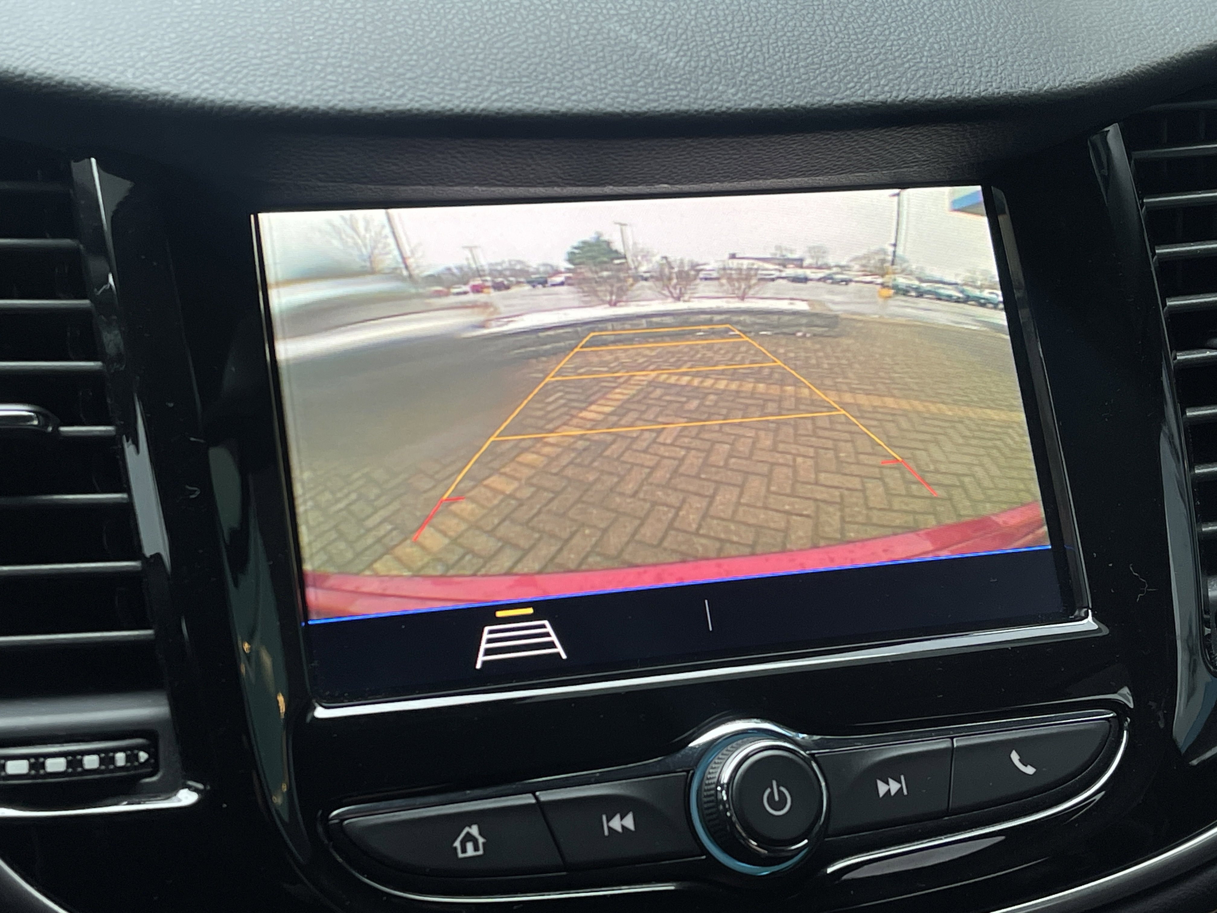 Used 2022 Chevrolet Trax LT w/ LT Convenience Package image 26