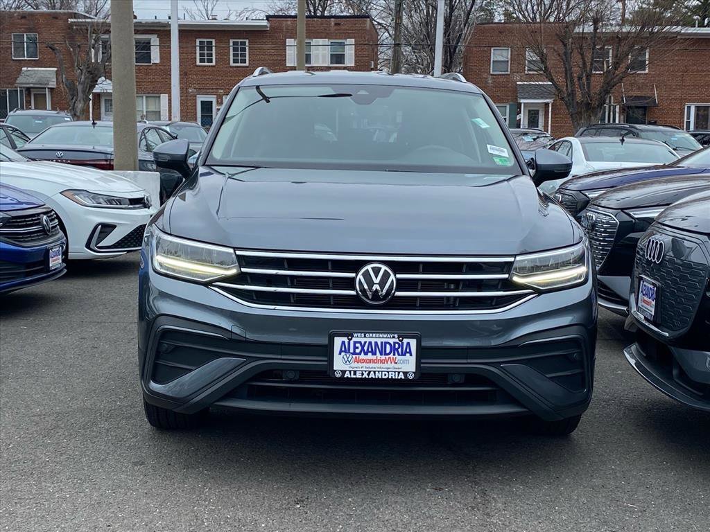 Certified 2022 Volkswagen Tiguan SE image 5