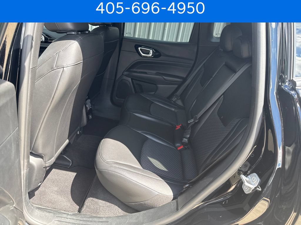 Used 2026 Jeep Compass Latitude AWD/4WD image 34