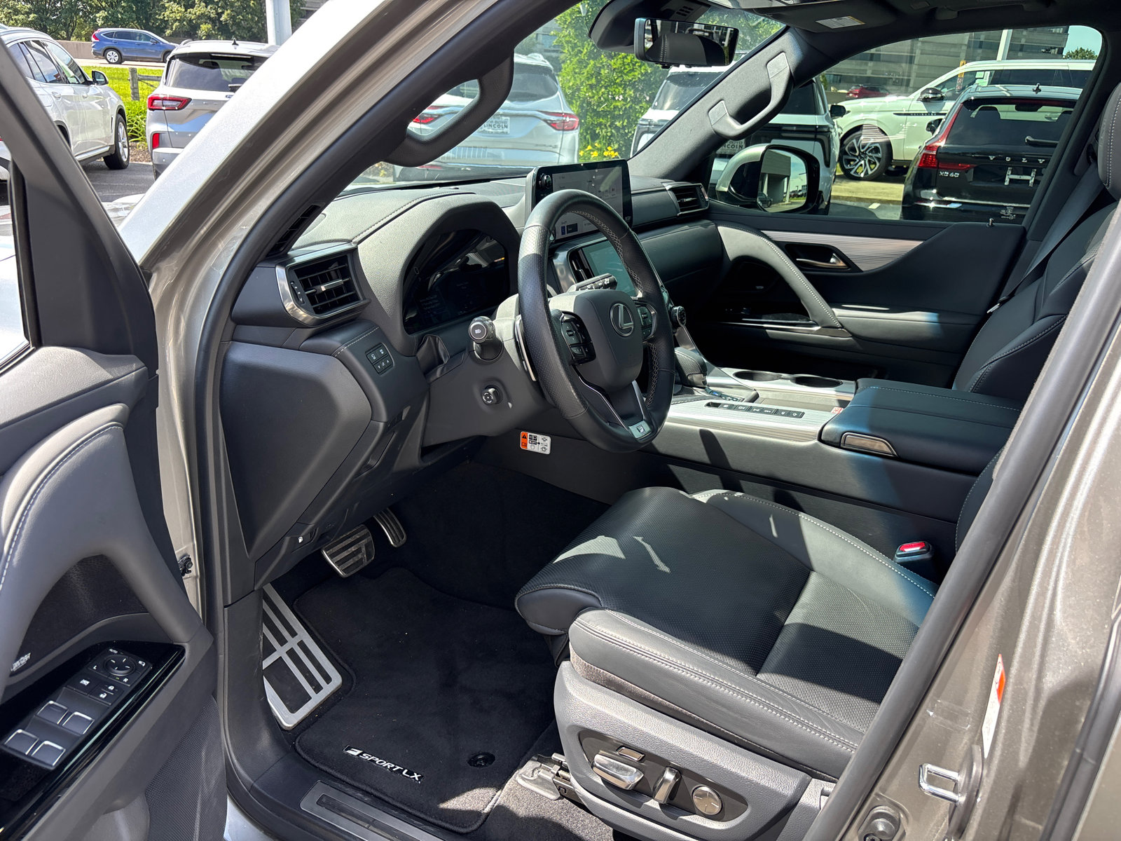 Used 2025 Lexus LX 700h F Sport AWD/4WD image 27