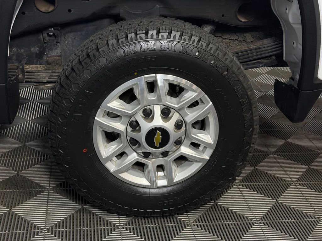 Used 2025 Chevrolet Silverado 2500 LT w/ Convenience Package image 11