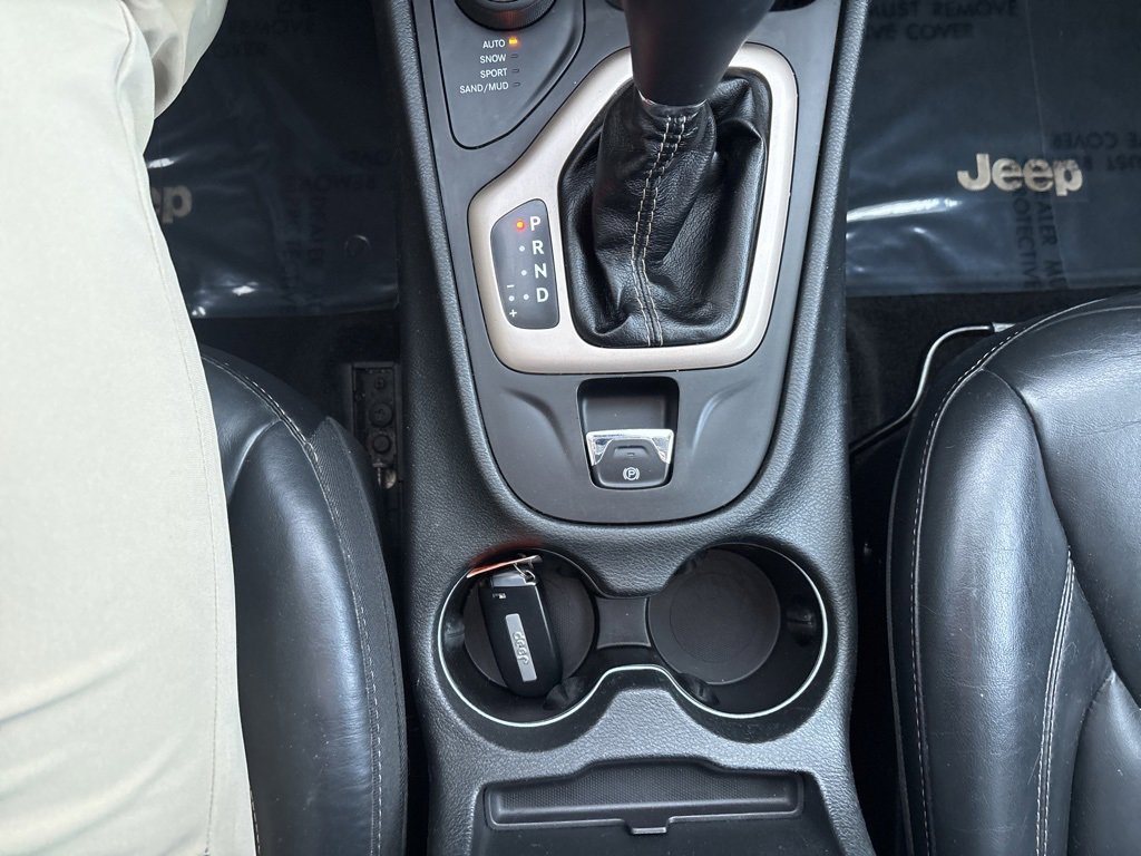 Used 2016 Jeep Cherokee Limited image 19