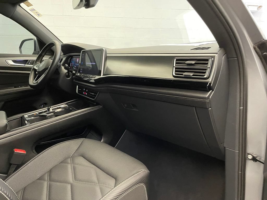 Used 2024 Volkswagen Atlas Cross Sport SE FWD image 27