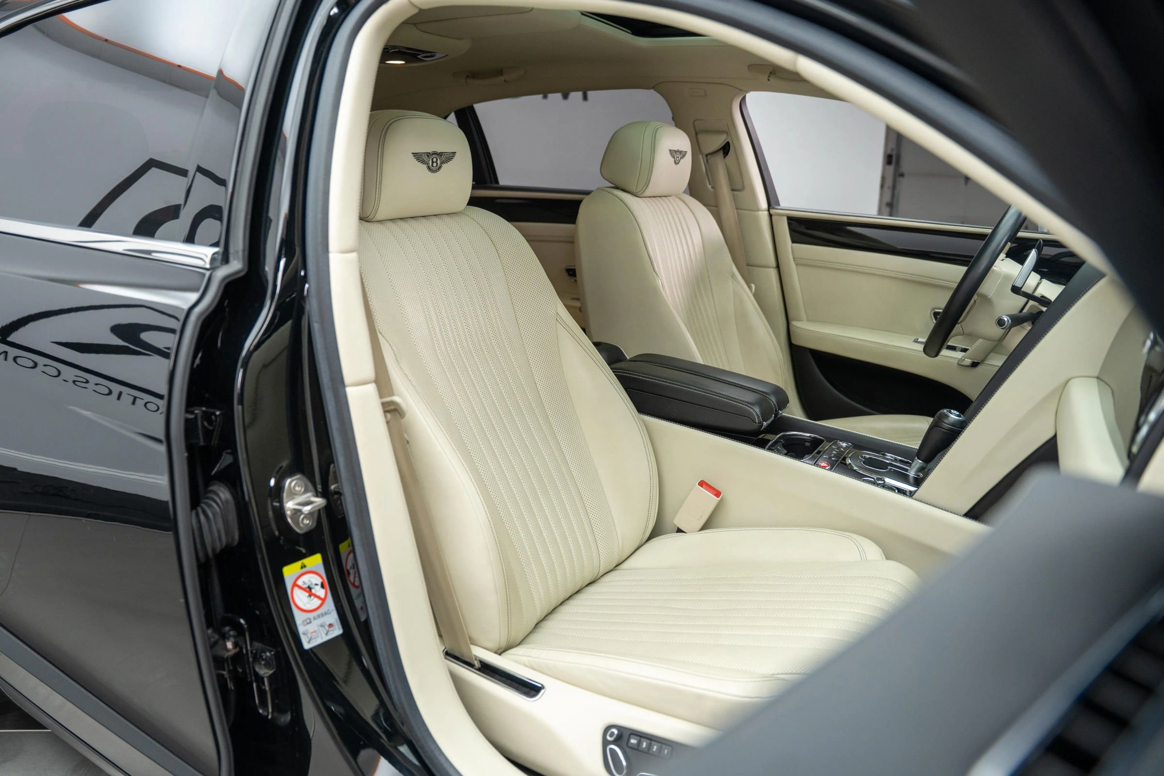 Used 2018 Bentley Flying Spur V8 image 26