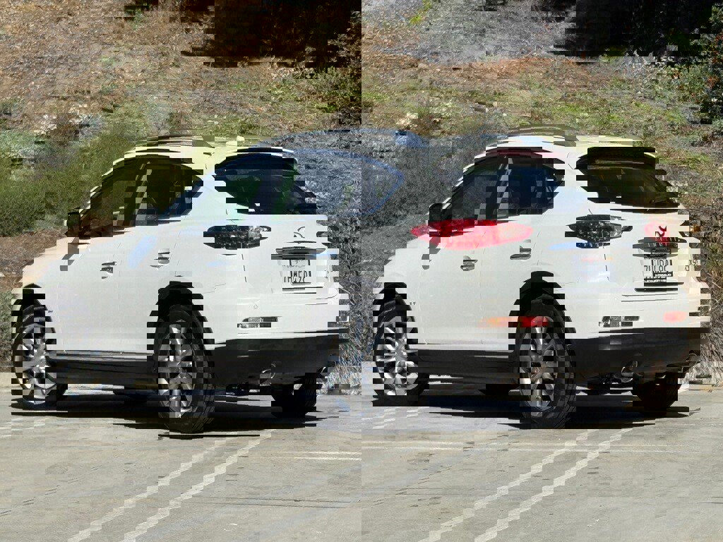 Used 2015 INFINITI QX50 Journey w/ Premium Package image 2