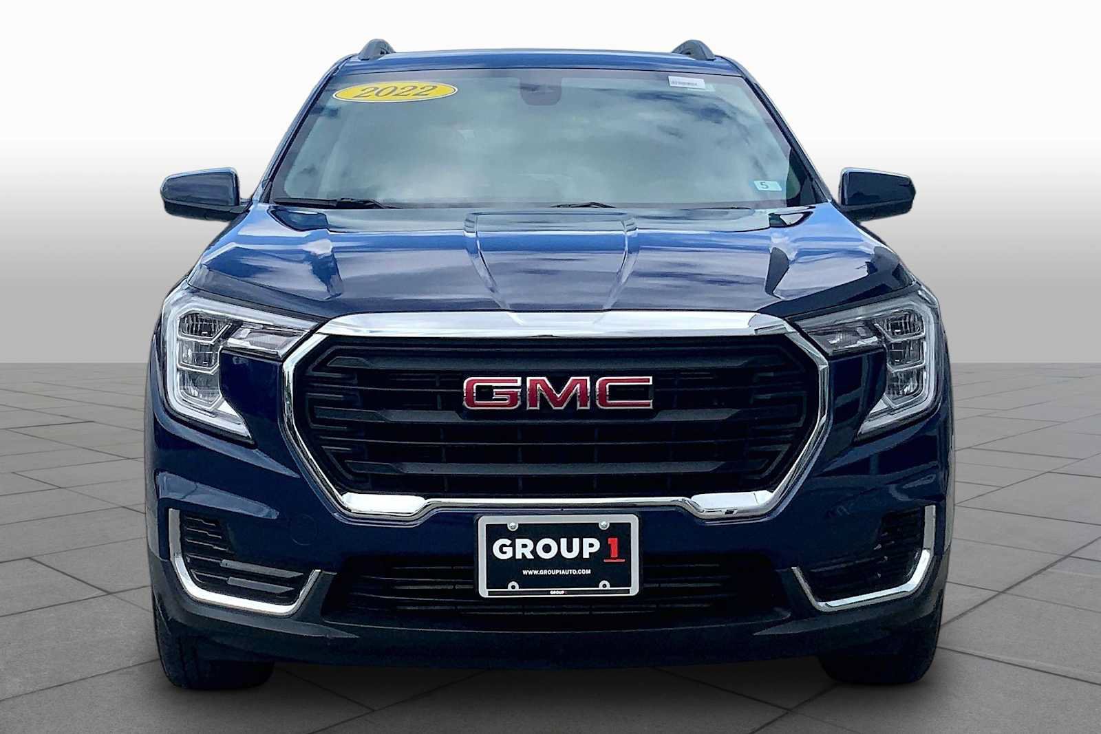 Used 2022 GMC Terrain SLE w/ Driver Convenience Package AWD/4WD image 4