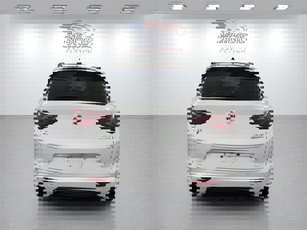 Used 2022 Alfa Romeo Stelvio Veloce image 5