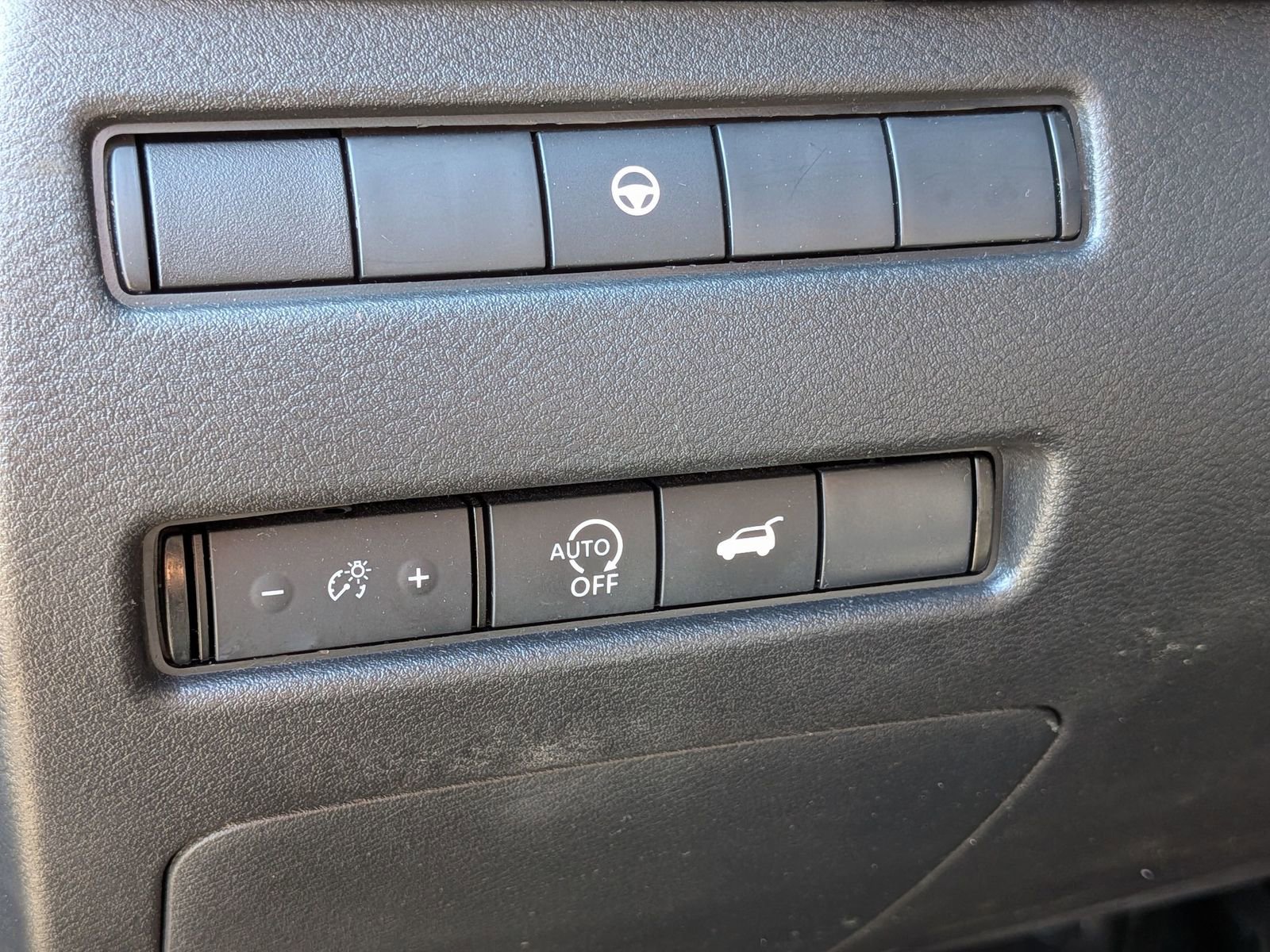 Used 2024 Nissan Rogue SV FWD image 17