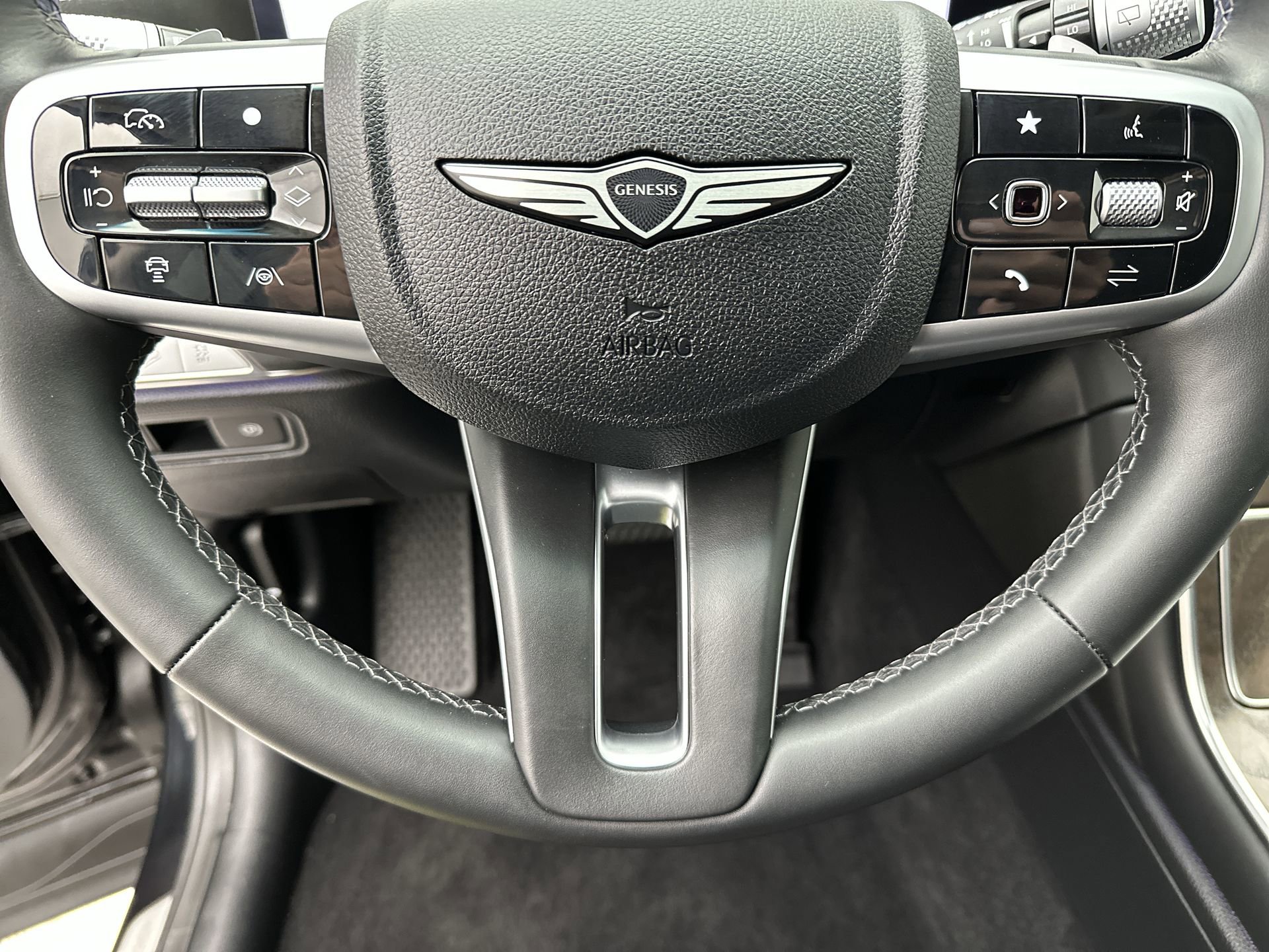 Certified 2025 Genesis GV80 2.5T Select AWD/4WD image 14