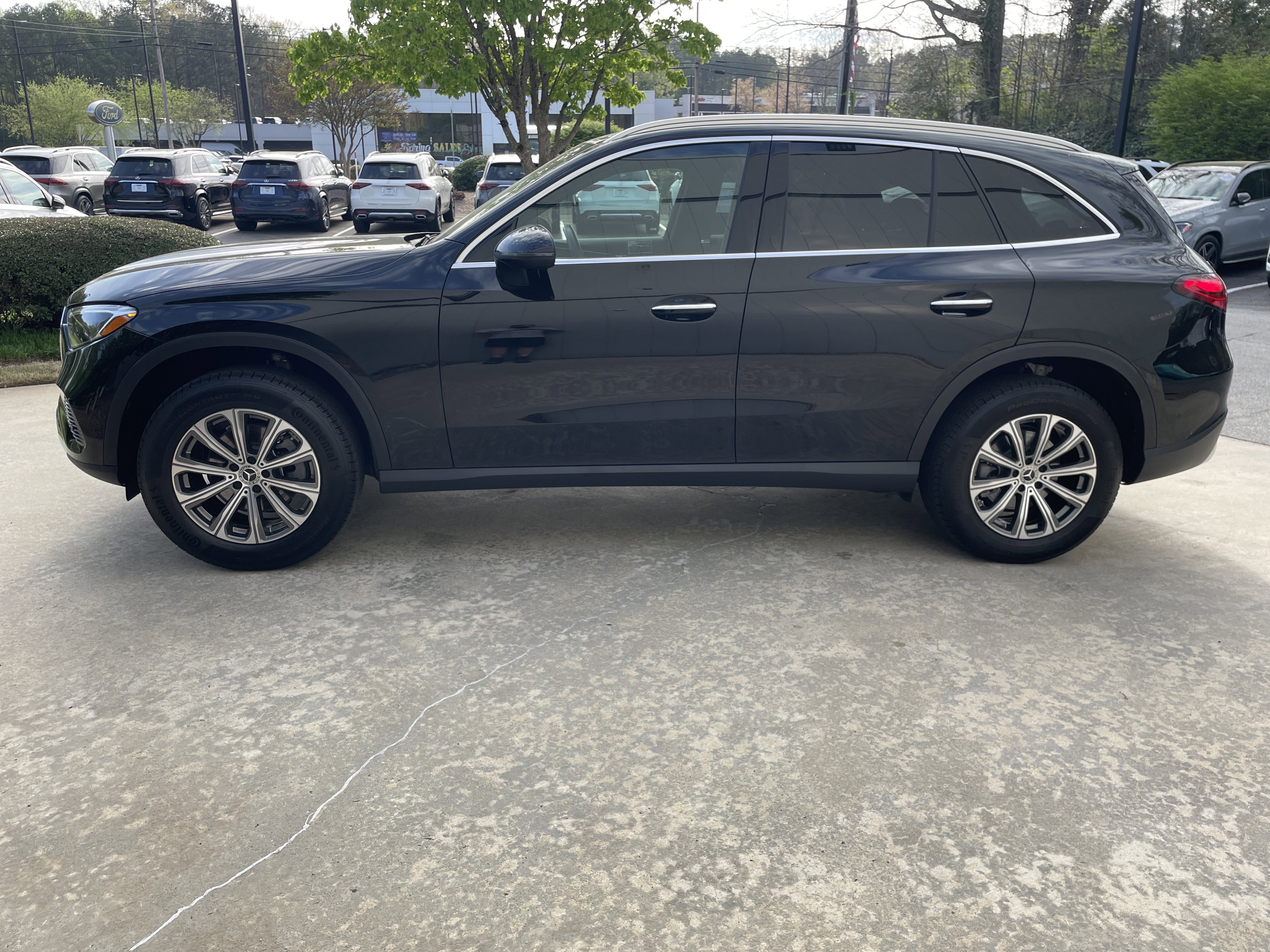 Certified 2025 Mercedes-Benz GLC 300 4MATIC w/ Driver Assistance Package image 16