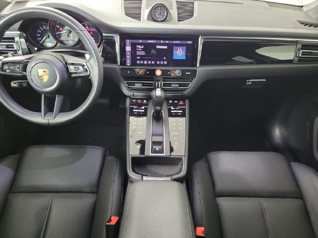 Used 2025 Porsche Macan AWD/4WD image 11