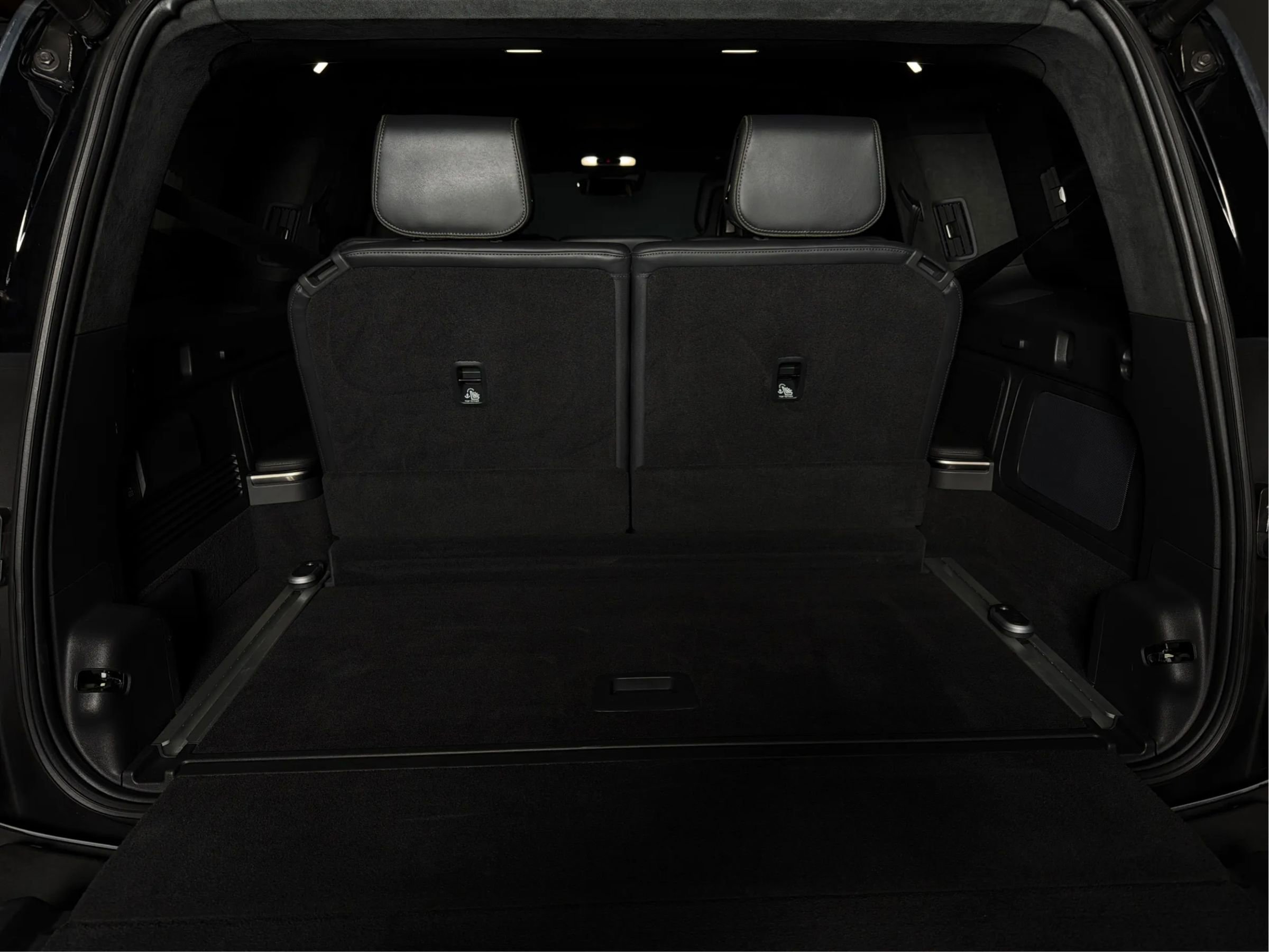 Used 2023 Rivian R1S Adventure AWD/4WD image 11