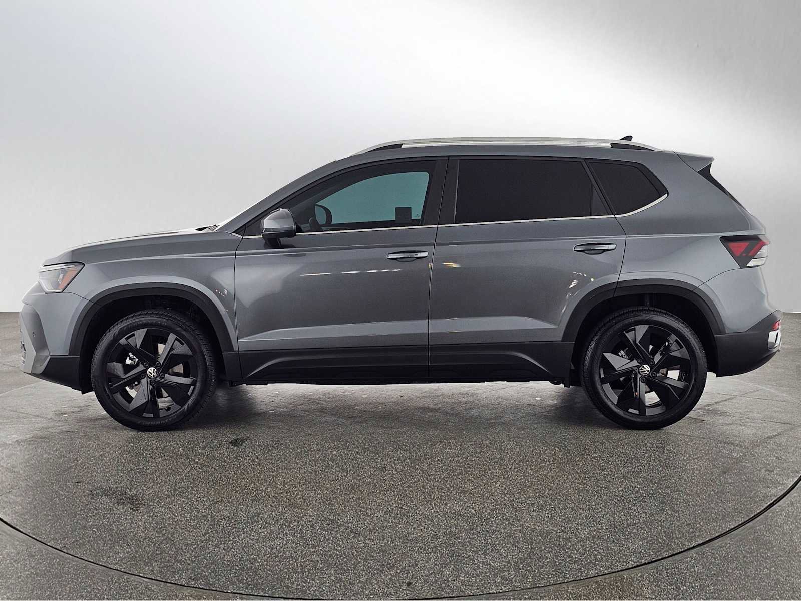 Used 2026 Volkswagen Taos SE image 6