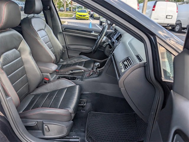 Used 2015 Volkswagen Golf 4-Door image 16