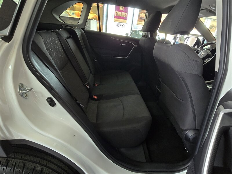 Used 2021 Toyota RAV4 XLE FWD image 16