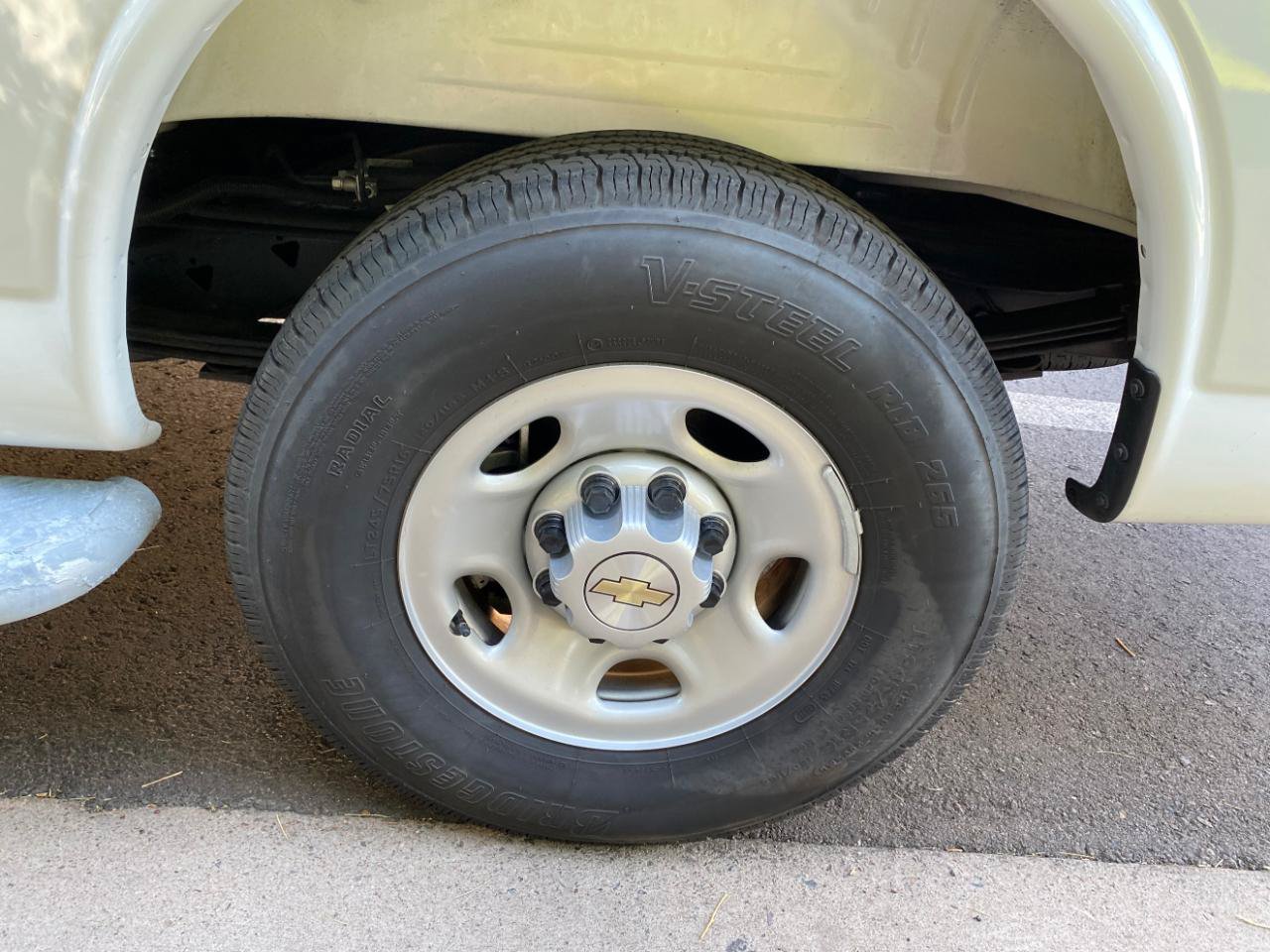 Used 2025 Chevrolet Express 2500 w/ Driver Convenience Package RWD image 21