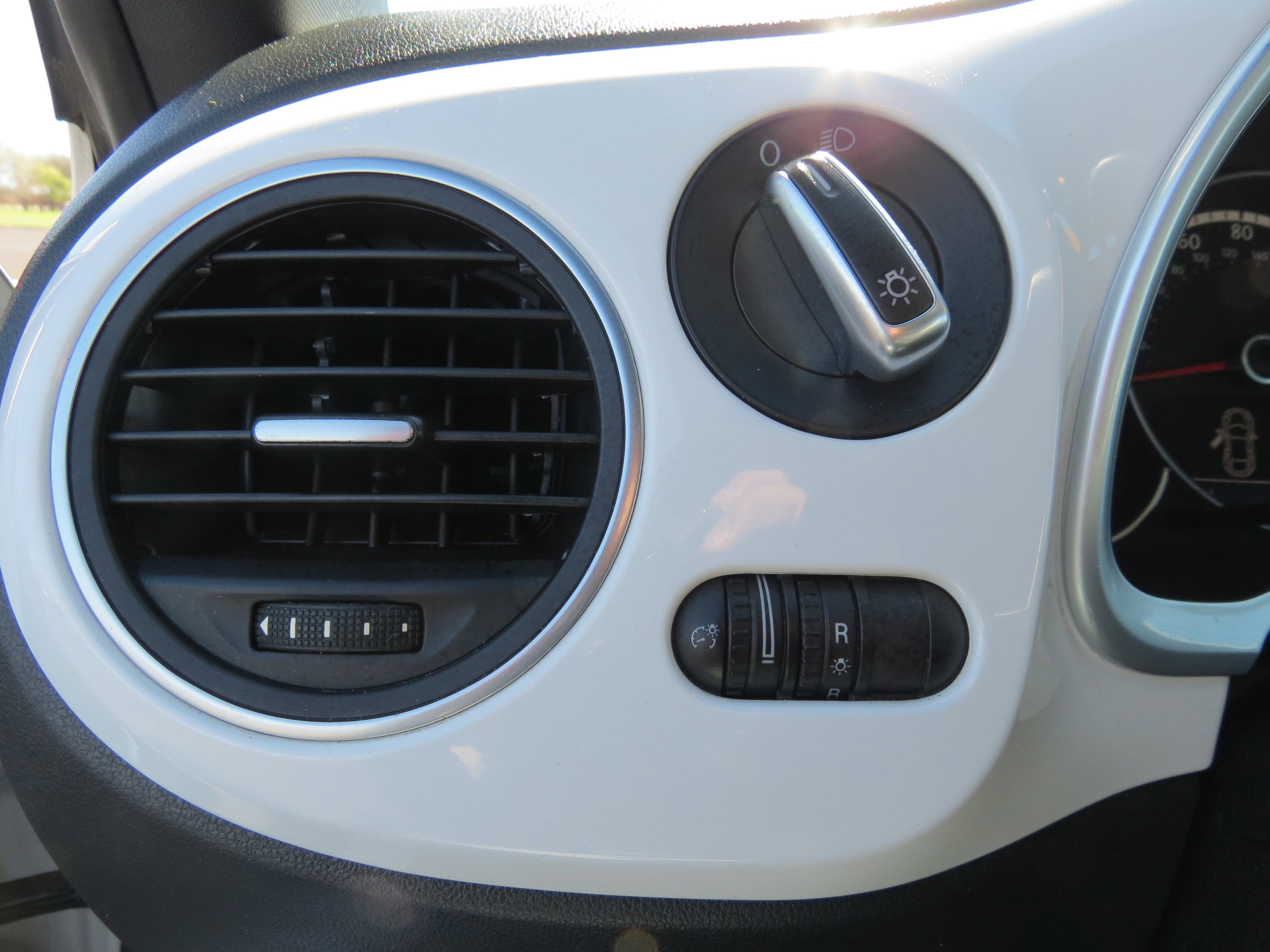 Used 2014 Volkswagen Beetle 2.5 image 16