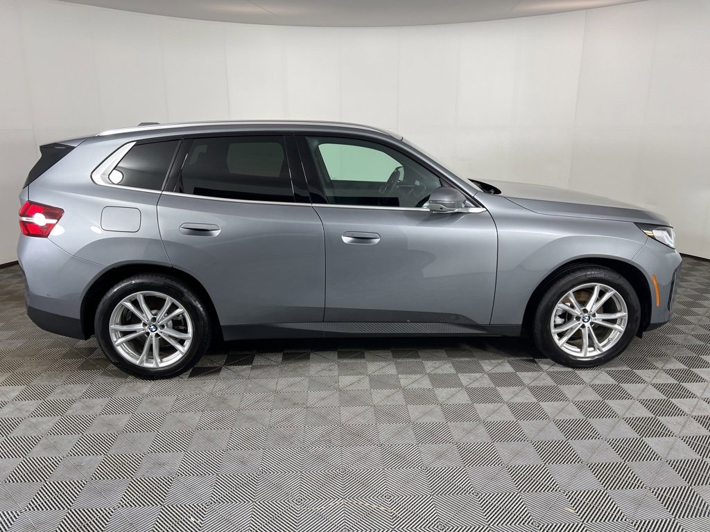 Used 2025 BMW X3 xDrive30i image 3