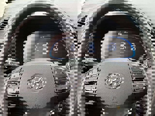 Used 2023 Hyundai Venue SEL image 23