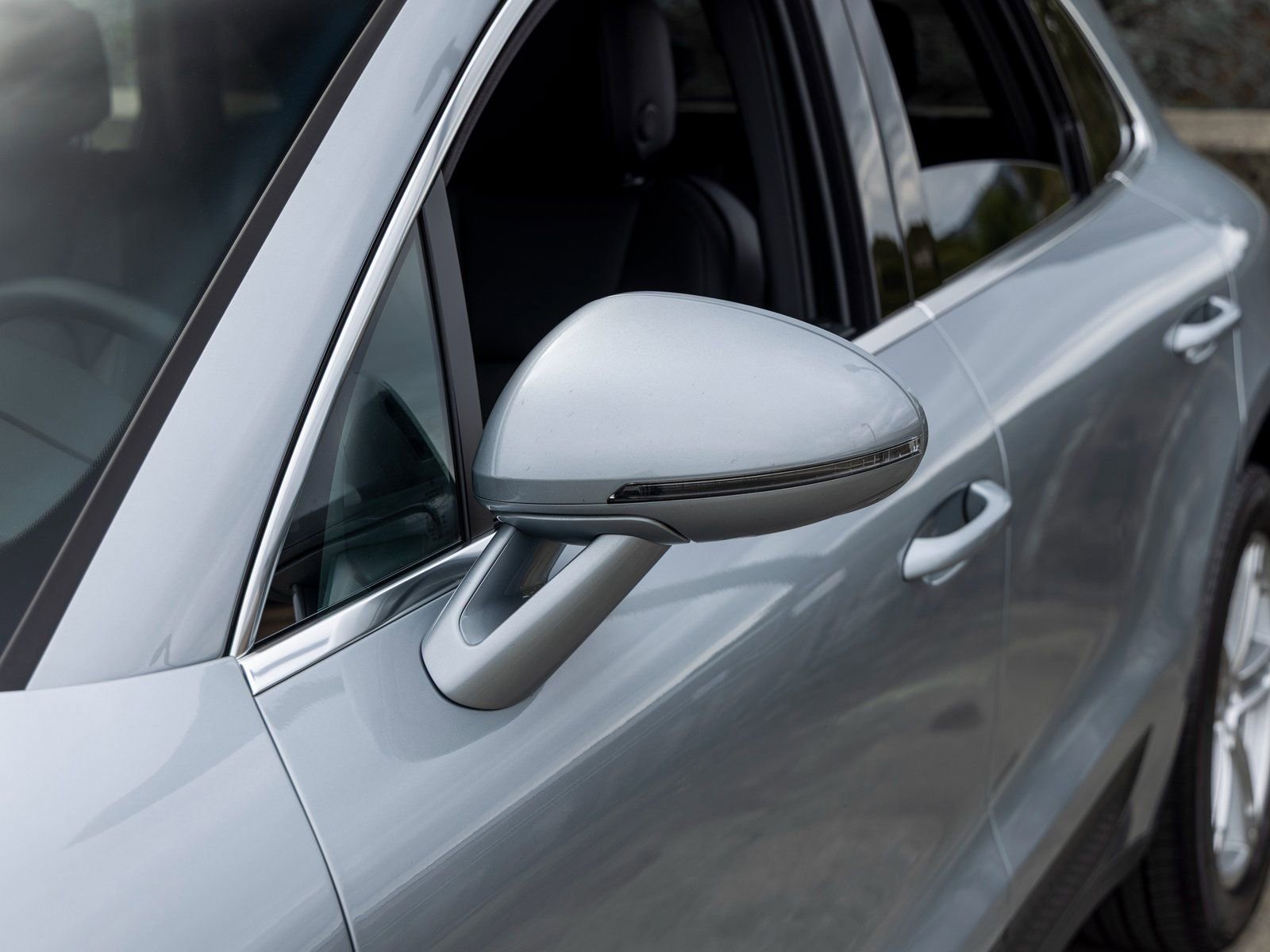 Certified 2025 Porsche Macan image 17