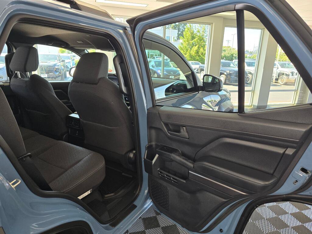 Certified 2025 Toyota 4Runner SR5 AWD/4WD image 36