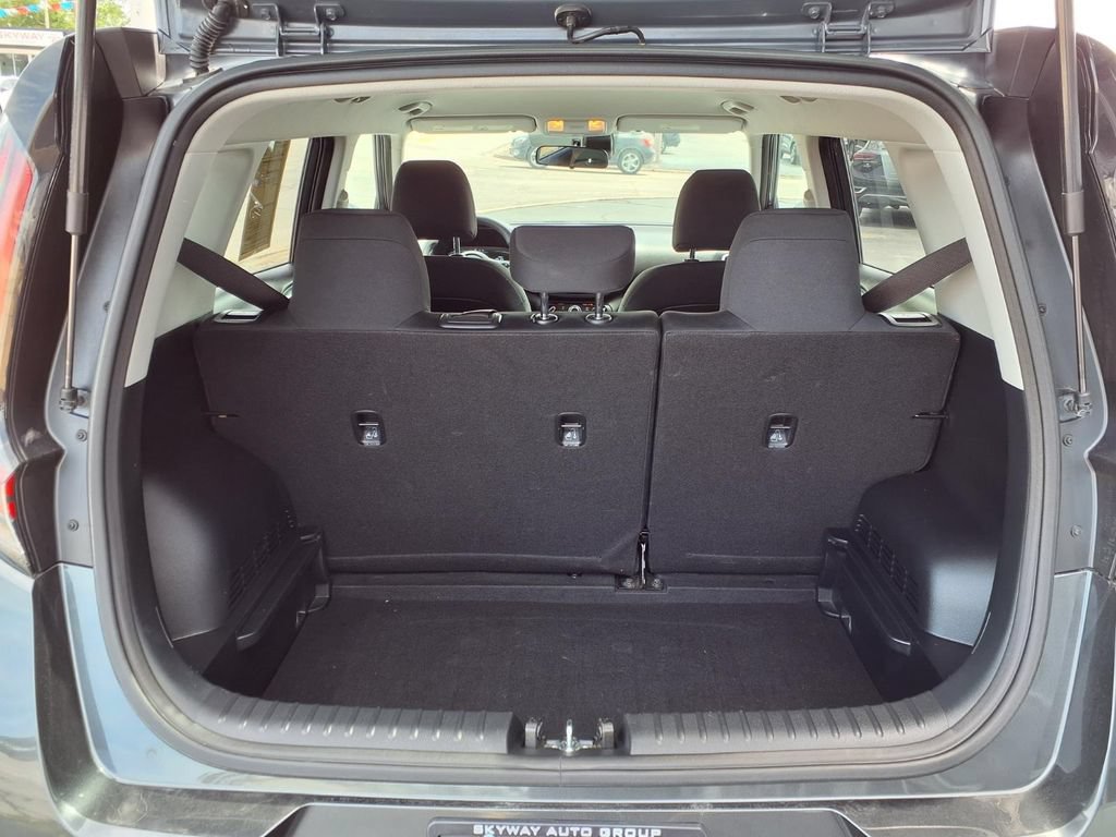 Used 2023 Kia Soul LX w/ Option Group 015 FWD image 21