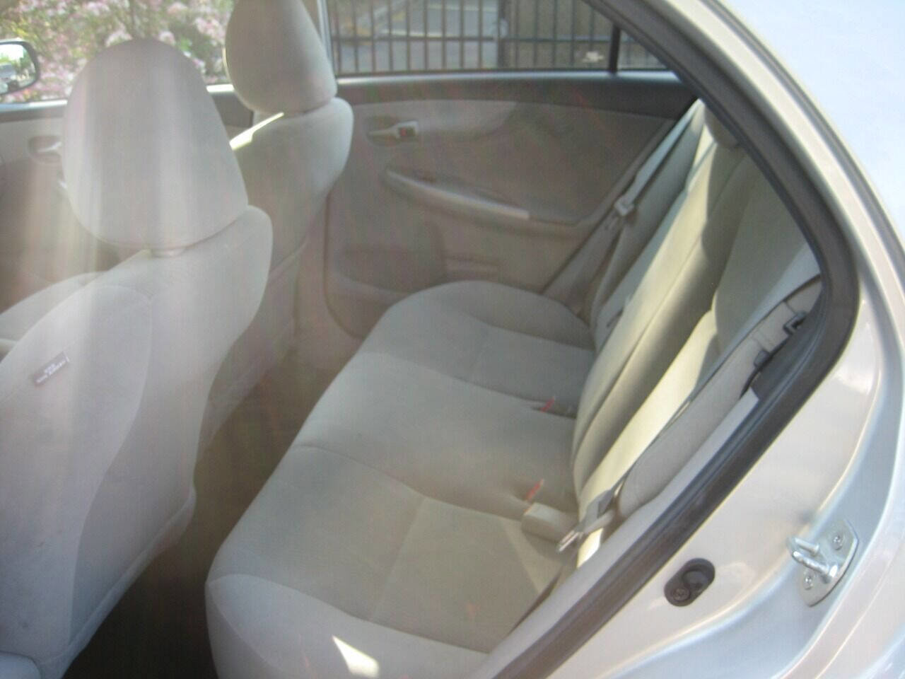 Used 2012 Toyota Corolla LE image 10