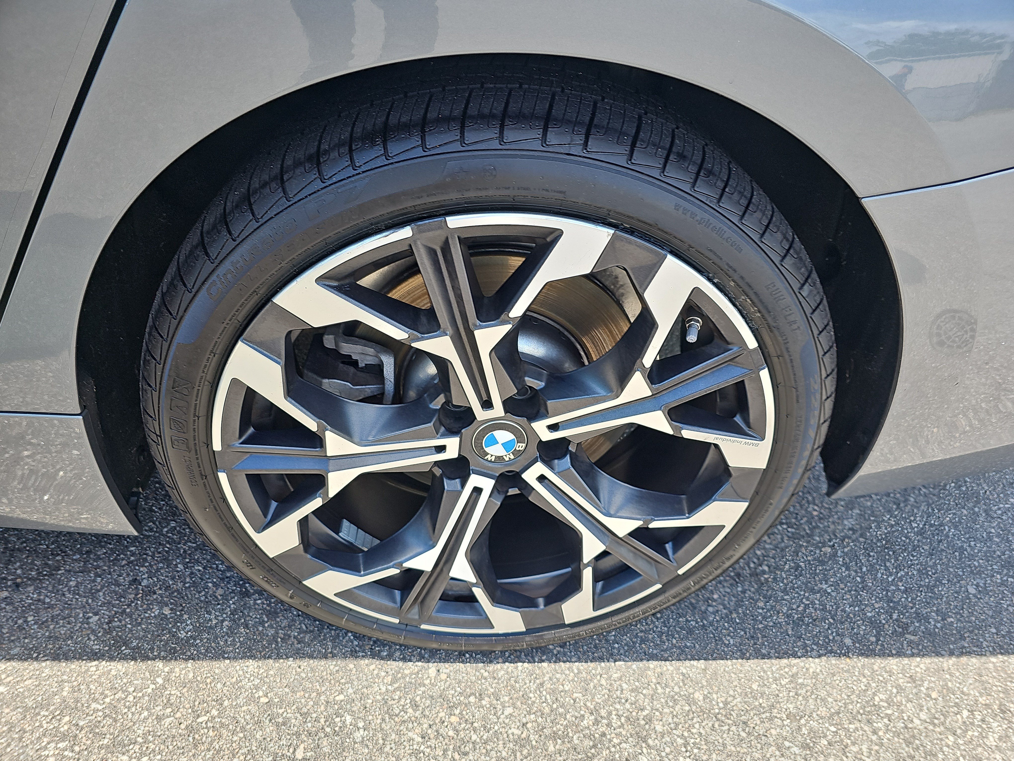 Certified 2025 BMW 330i Sedan w/ Premium Package RWD image 36