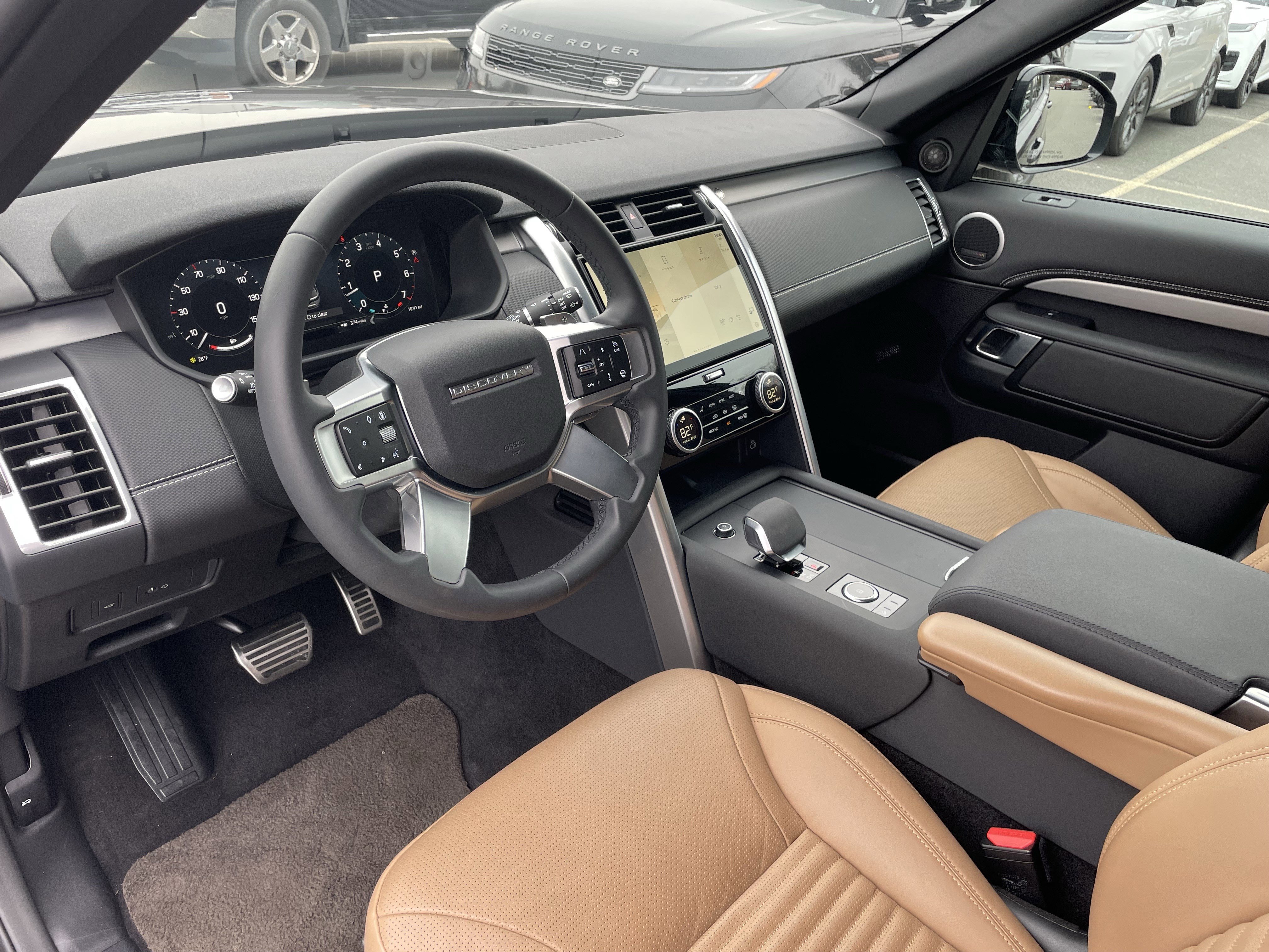 Certified 2024 Land Rover Discovery Dynamic SE image 13