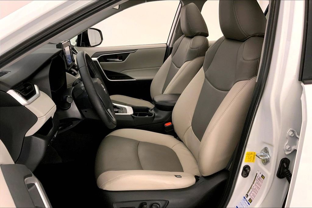 Used 2020 Toyota RAV4 XLE w/ Convenience Package image 13