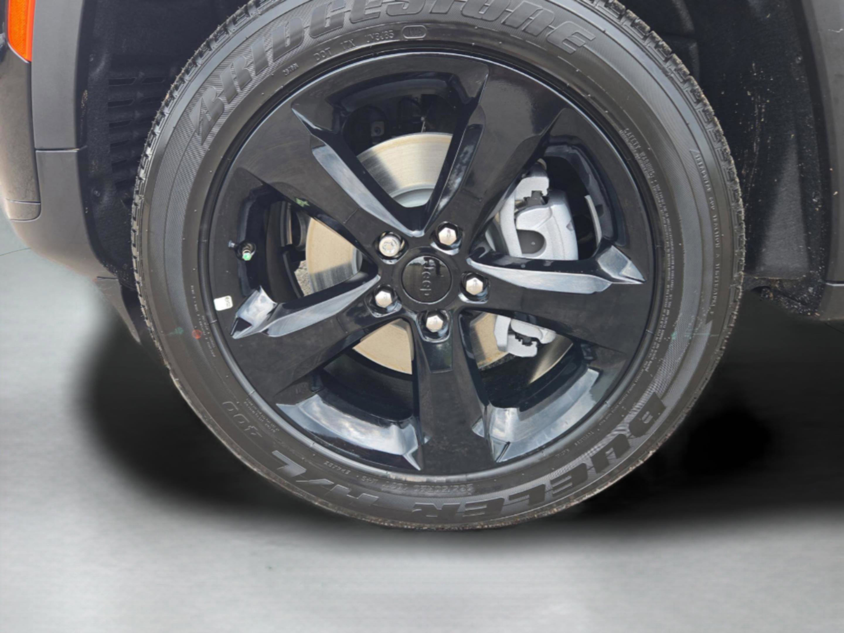 New 2025 Jeep Grand Cherokee L Altitude image 9