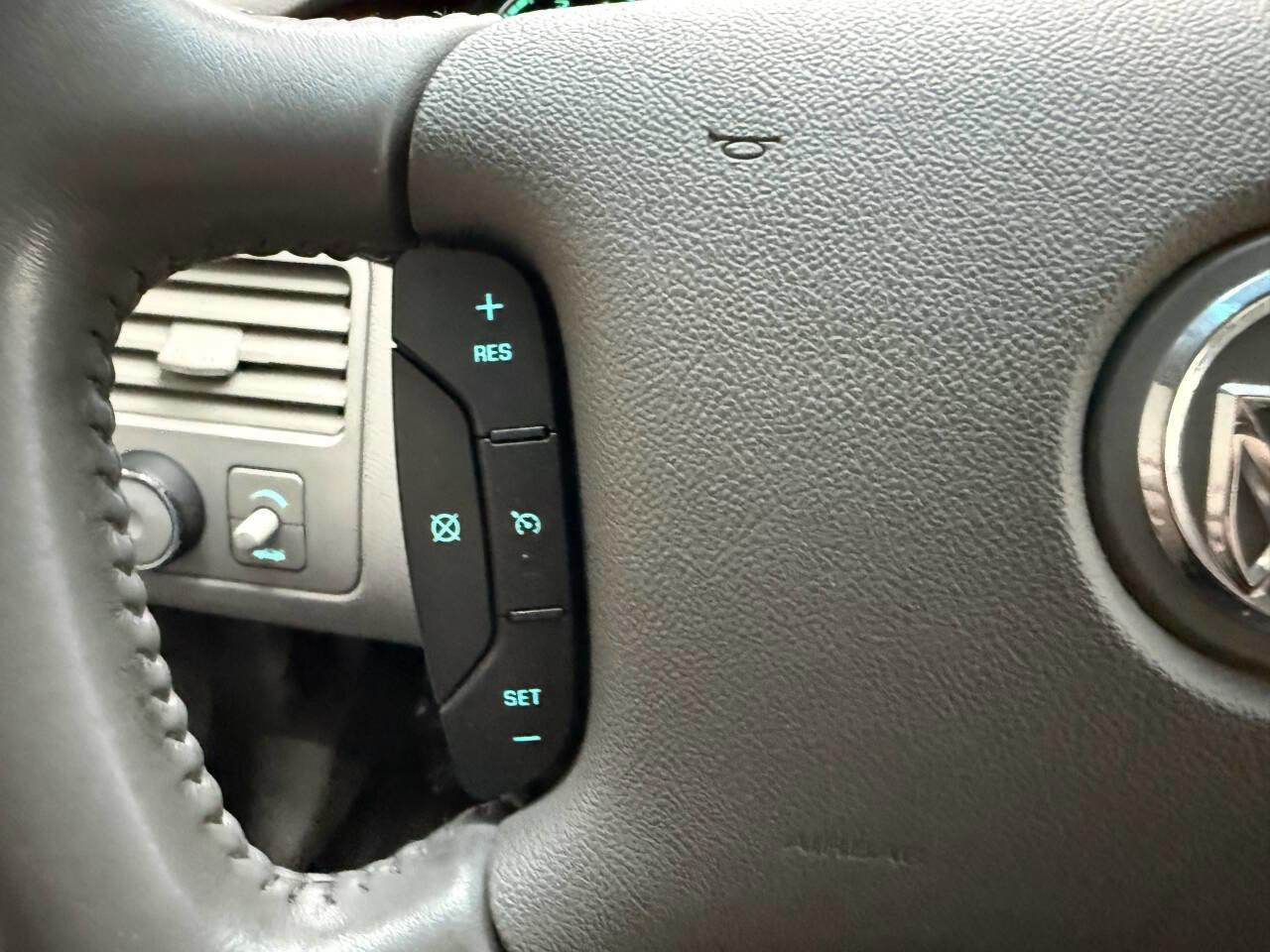Used 2011 Buick Lucerne CX FWD image 23