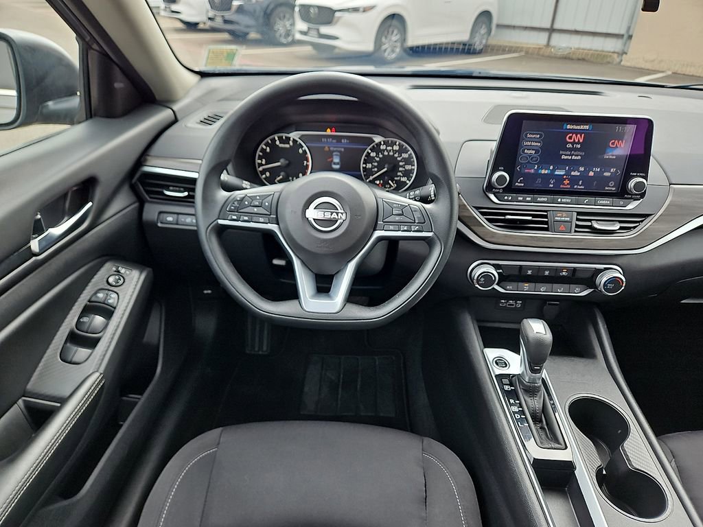 Used 2025 Nissan Altima 2.5 SV image 10