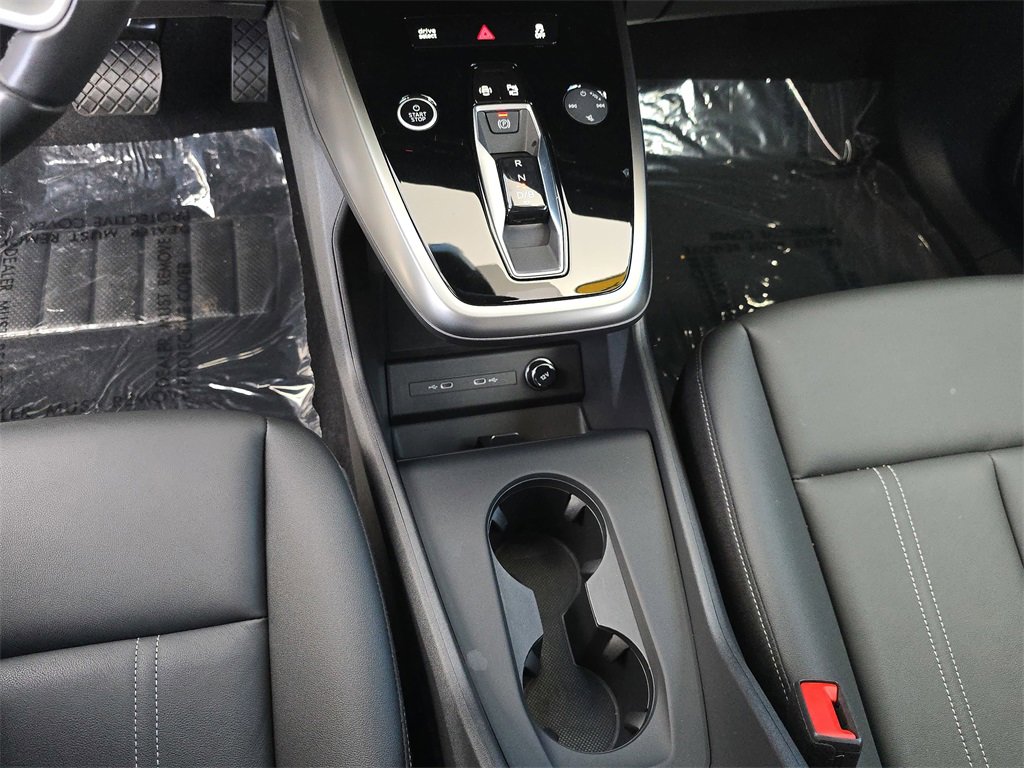 Used 2024 Audi Q4 e-tron Prestige image 32