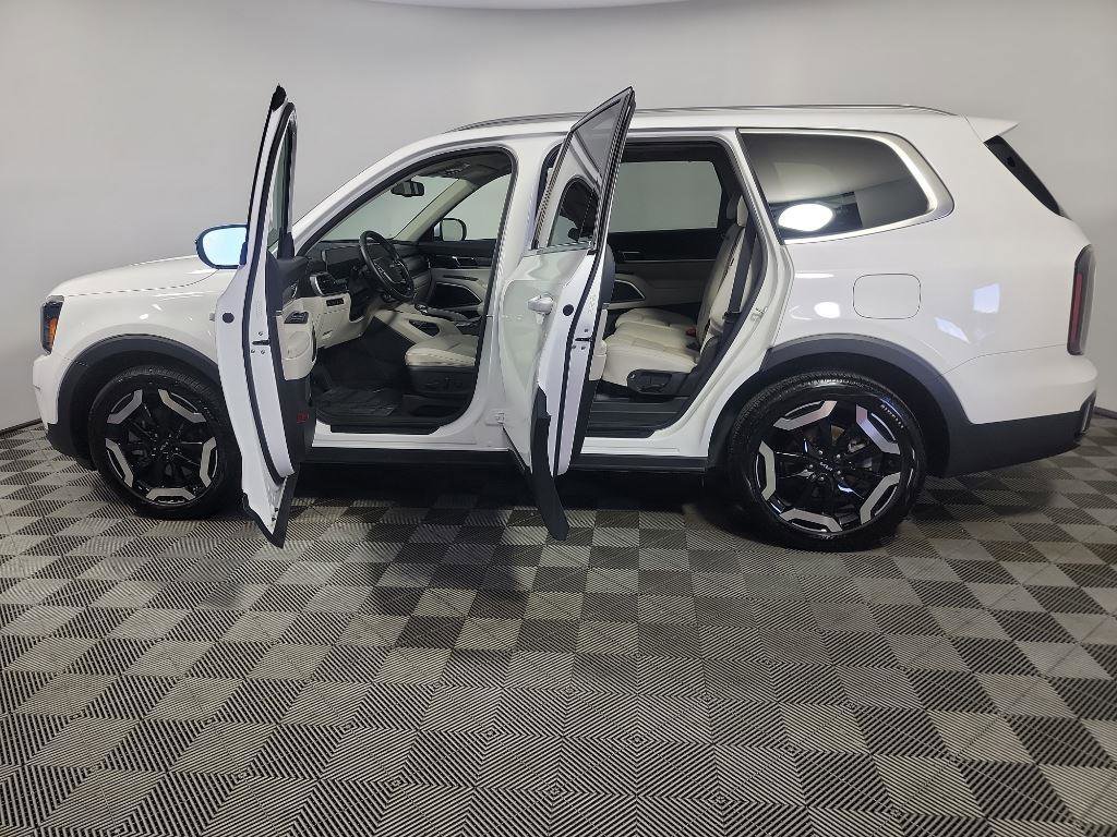 Certified 2023 Kia Telluride EX image 16
