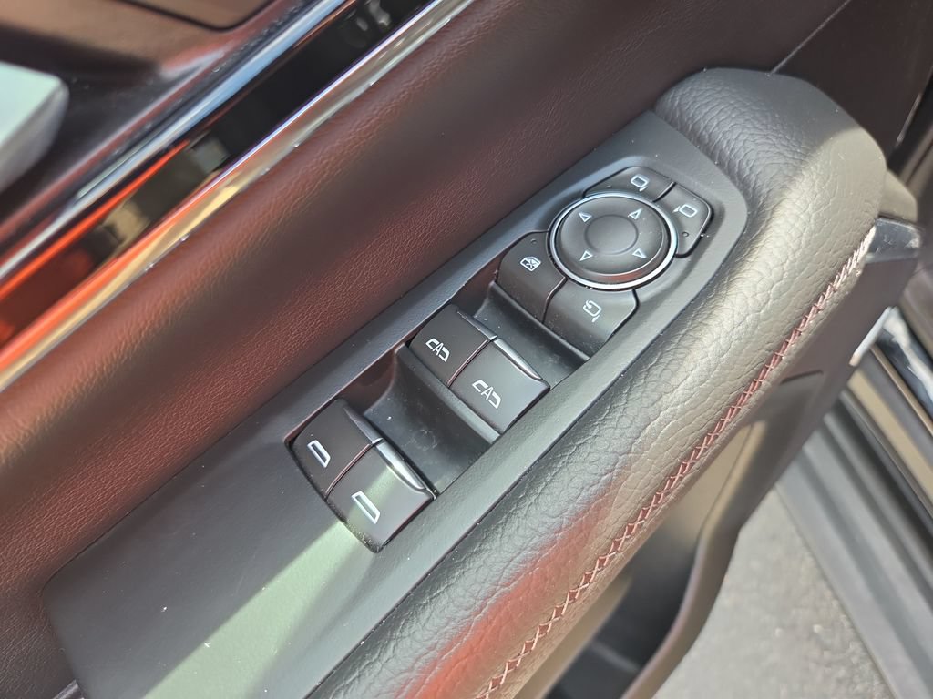 Certified 2025 GMC Yukon Denali AWD/4WD image 28