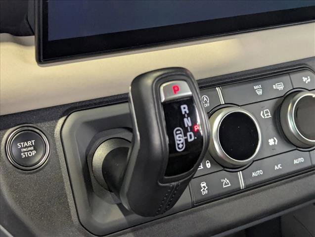 Used 2023 Land Rover Defender 130 X-Dynamic SE image 11