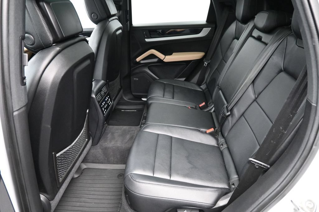 Certified 2024 Porsche Cayenne AWD/4WD image 7