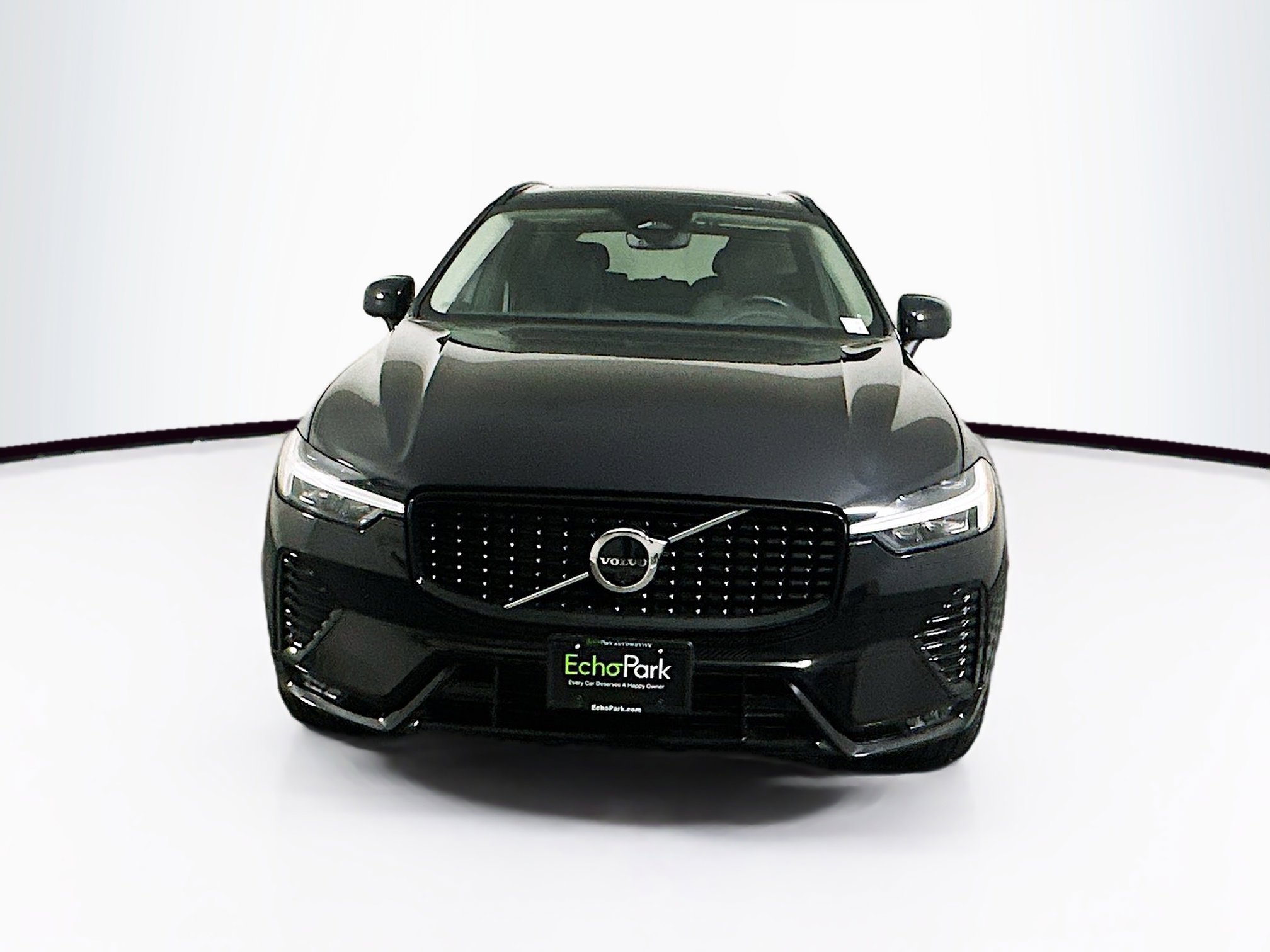 Used 2025 Volvo XC60 B5 Plus image 2