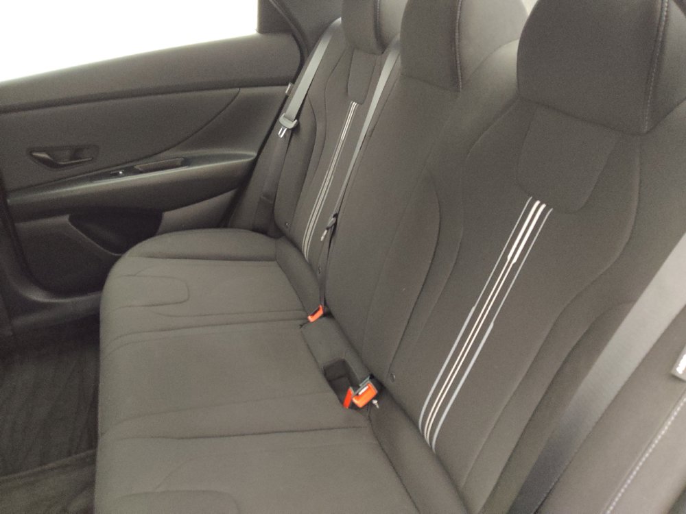 Used 2025 Hyundai Elantra Sport FWD image 18