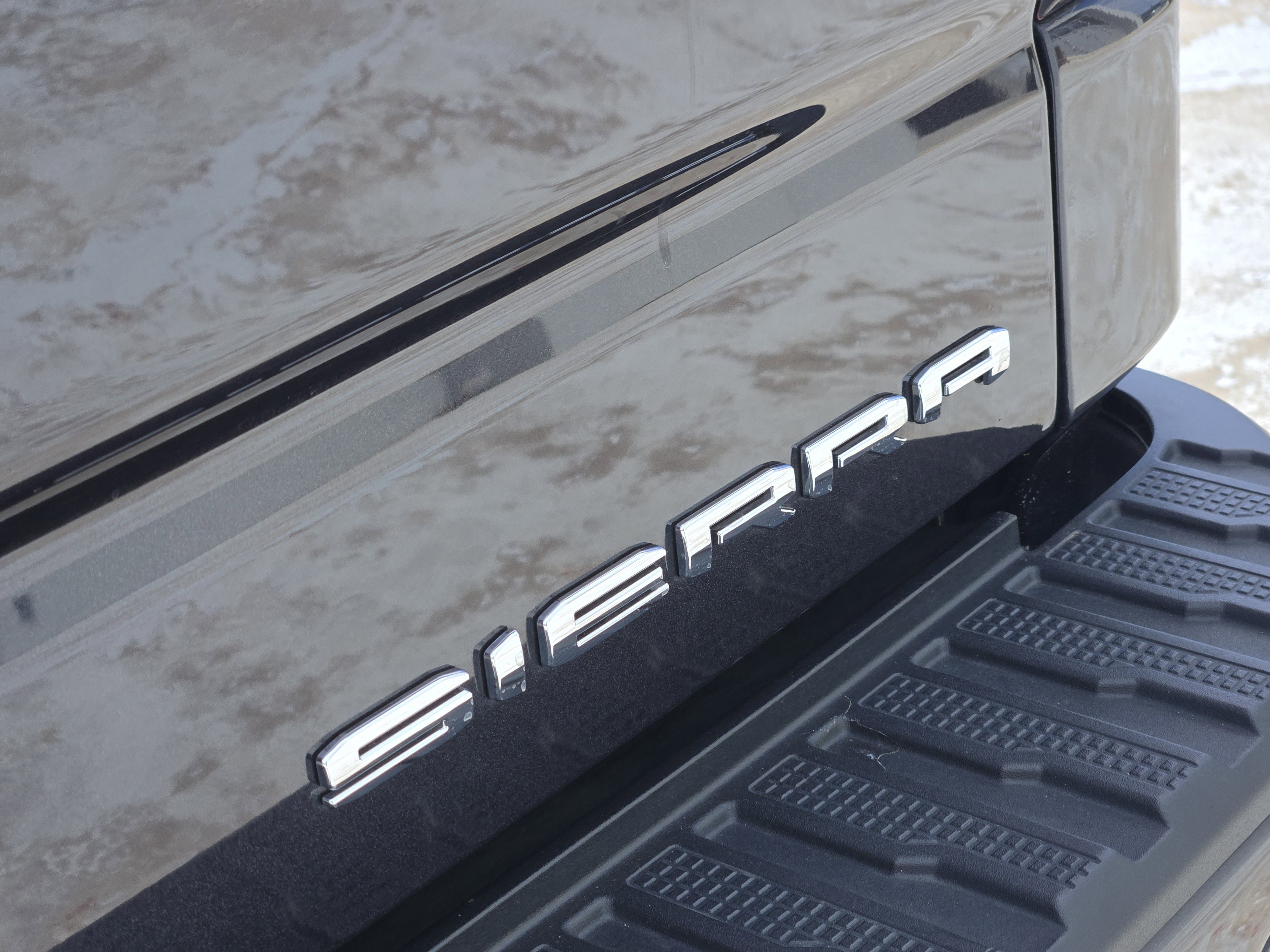 Used 2023 GMC Sierra 1500 Denali Ultimate image 13