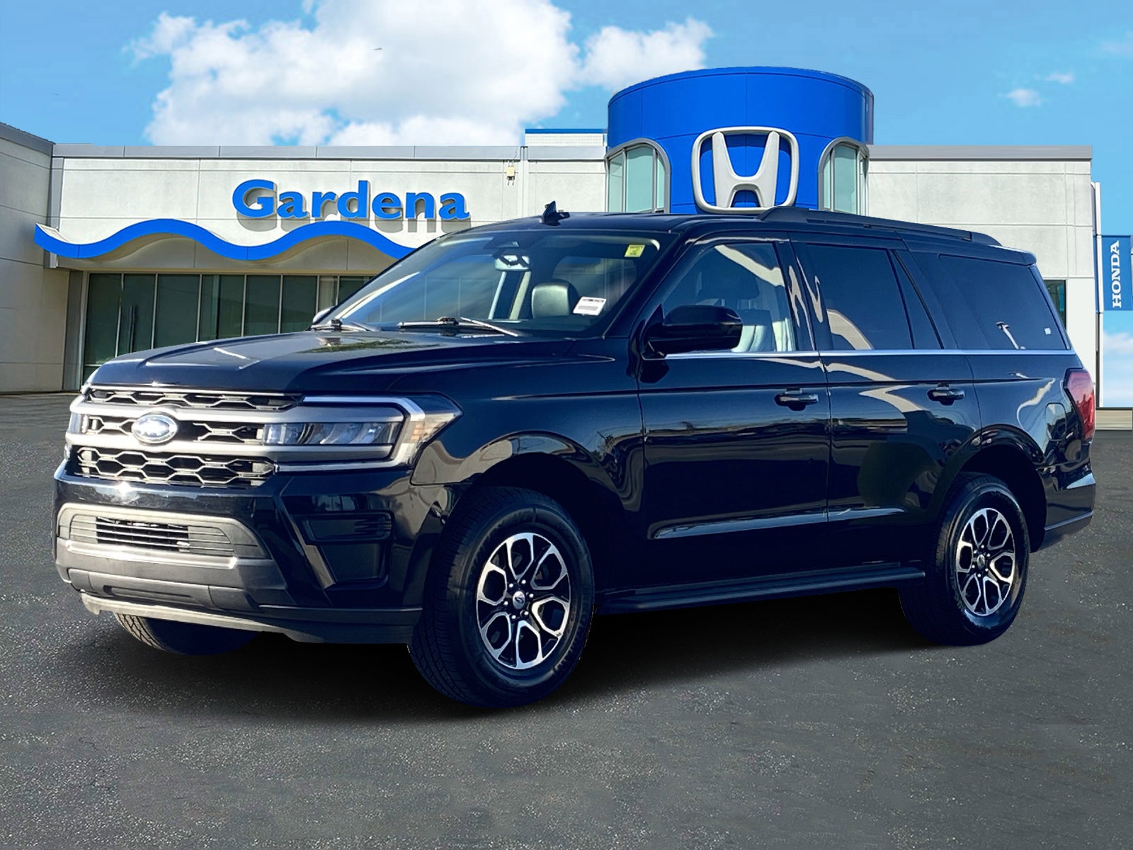 Used 2024 Ford Expedition XLT image 3