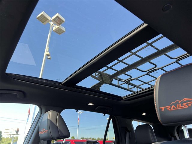 Used 2025 Honda Pilot TrailSport image 26