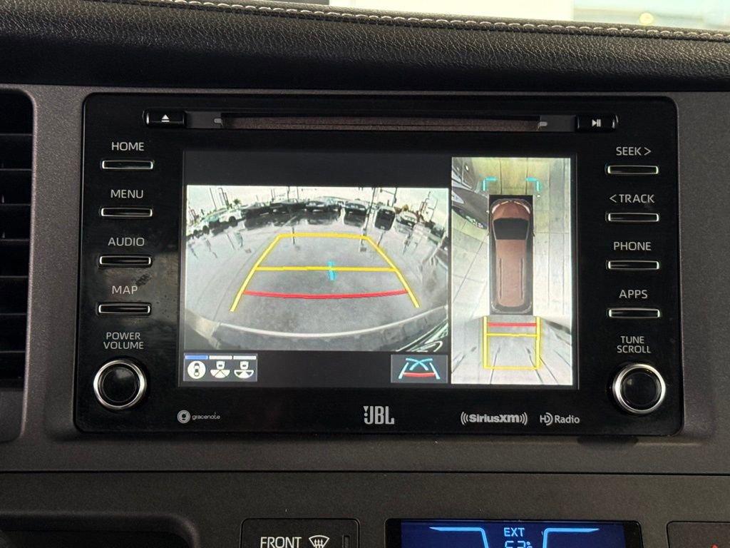 Used 2018 Toyota Sienna Limited Premium w/ Carpet Mat Package image 32