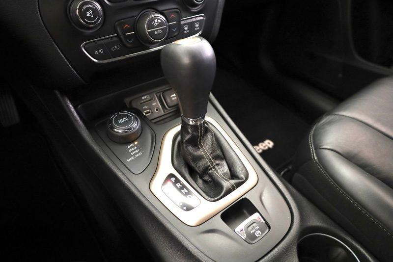 Used 2018 Jeep Cherokee Limited image 23