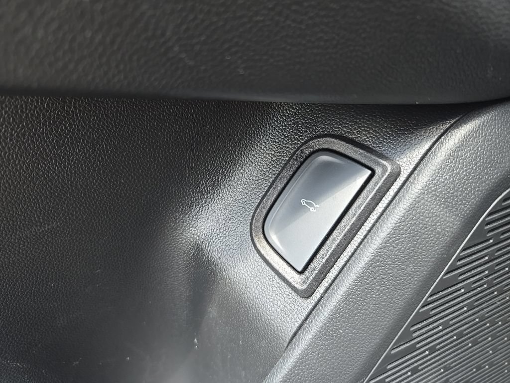 Used 2025 Chevrolet Equinox ACTIV w/ LPO, Floor Liner Package FWD image 28