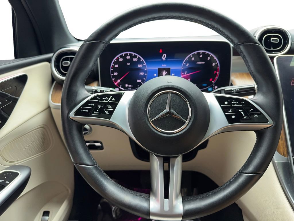 Used 2024 Mercedes-Benz GLC 300 4MATIC image 23