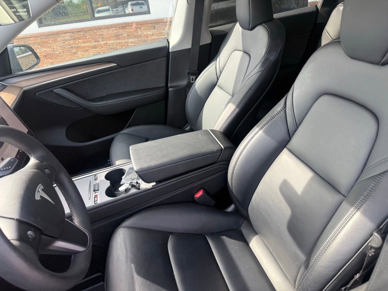 Used 2023 Tesla Model Y Performance image 2