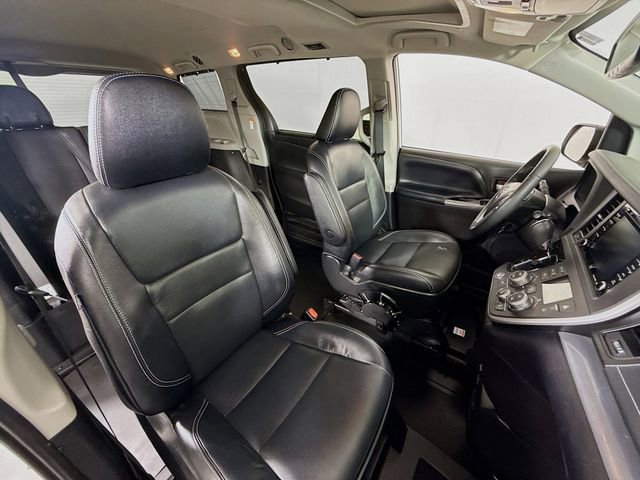 Used 2020 Toyota Sienna SE w/ SE Preferred Package FWD image 23